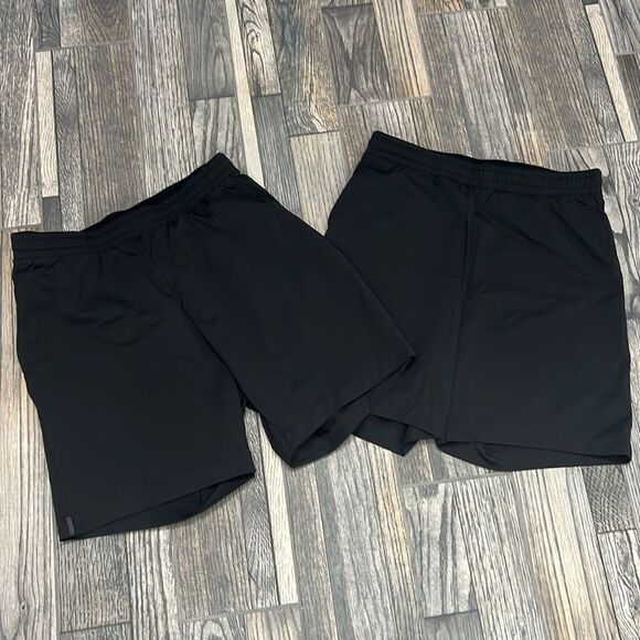 ๐ฅ๐ฅ (2) UNIQLO Elastic Waist Polyester GYM Shorts Men Size Medium - PERFECT - Picture 3 of 5
